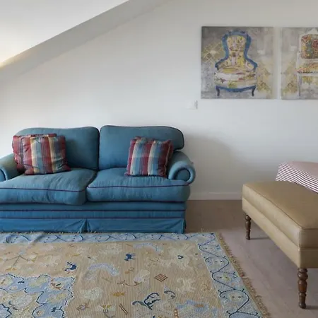 Amazing View In The Castle Hill Apartment